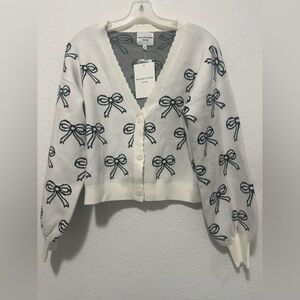Willow & Wind White Bow Patterned Sweater size L